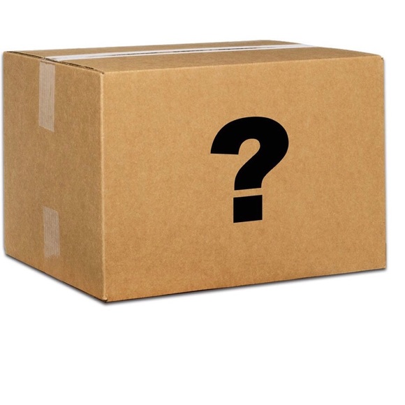 Mystery box of athletic wear (lululemon/Nike/etc) - Picture 3 of 3